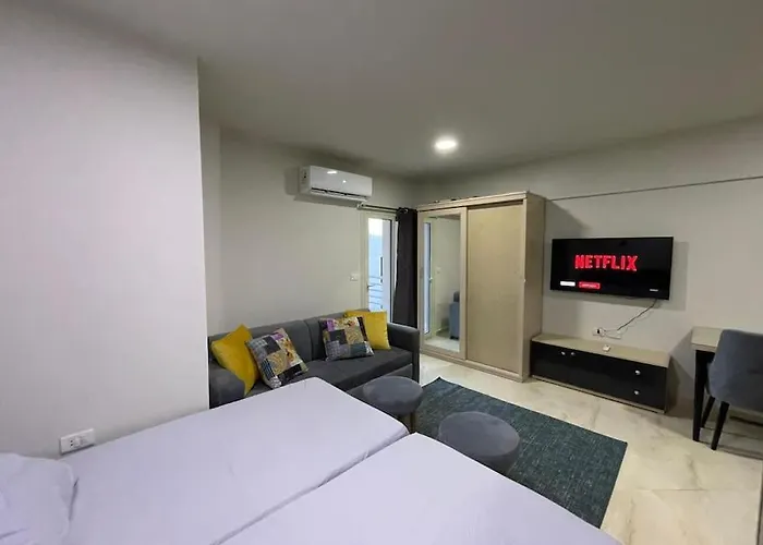 Cozy With Private ! شقة